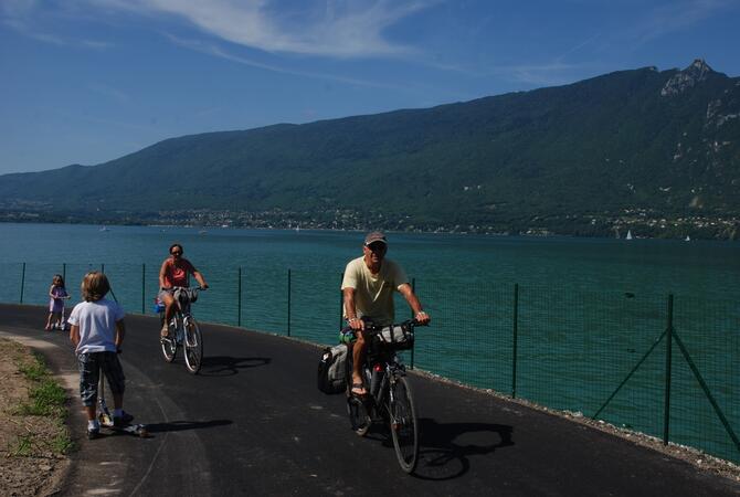 Piste cyclable le long du lac du Bourget : la voie verte